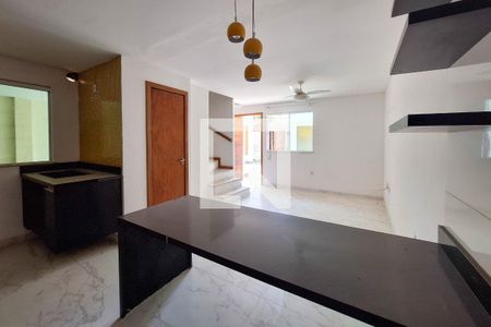 Sala de casa de condomínio à venda com 3 quartos, 100m² em Engenho do Mato, Niterói