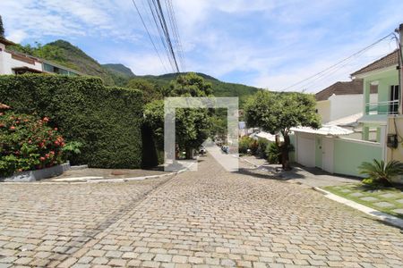 Casa à venda com 493m², 4 quartos e 5 vagasRua do condomínio
