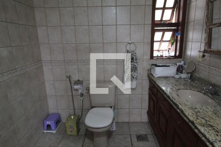 Casa à venda com 493m², 4 quartos e 5 vagasBanheiro da suíte 1 - Segundo andar