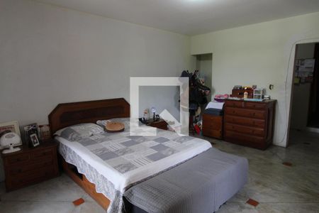 Casa à venda com 493m², 4 quartos e 5 vagasSuíte 1 - Segundo andar