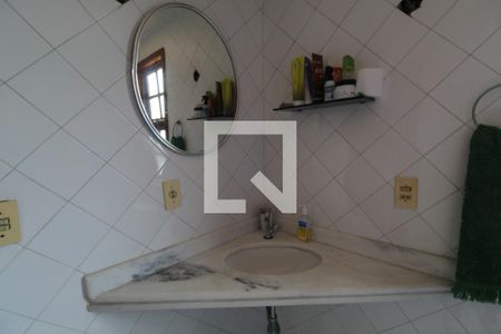 Casa à venda com 493m², 4 quartos e 5 vagasBanheiro da suíte 4 - Terceiro andar