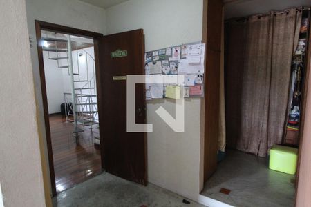 Casa à venda com 493m², 4 quartos e 5 vagasHall dentro da suíte 1 que pode ser um escritório - Segundo andar