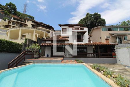 Casa à venda com 493m², 4 quartos e 5 vagasFrente da casa