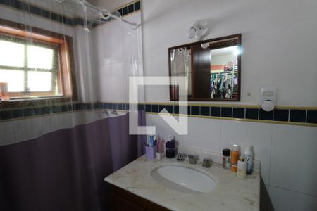 Casa à venda com 493m², 4 quartos e 5 vagasBanheiro da suíte 2 - Segundo andar