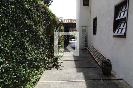 Casa à venda com 493m², 4 quartos e 5 vagasLateral da casa