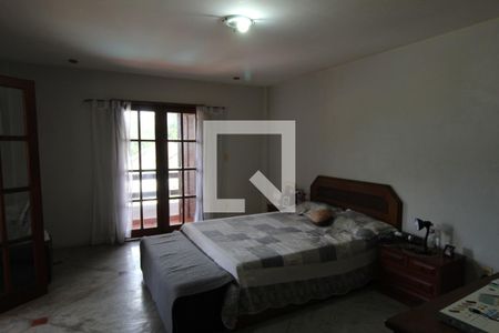 Casa à venda com 493m², 4 quartos e 5 vagasSuíte 1 - Segundo andar