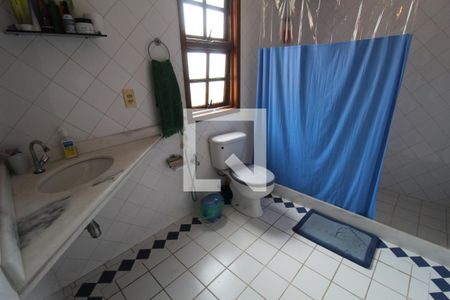 Casa à venda com 493m², 4 quartos e 5 vagasBanheiro da suíte 4 - Terceiro andar