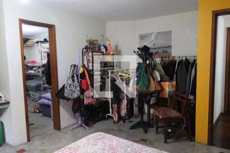 Casa à venda com 493m², 4 quartos e 5 vagasSuíte 3 - Segundo andar