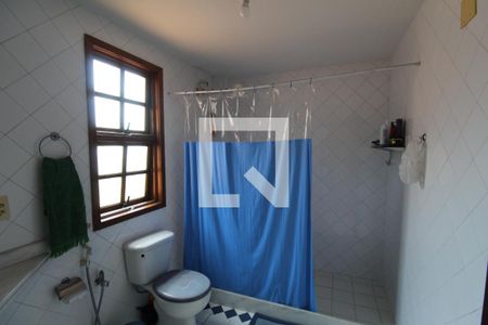 Casa à venda com 493m², 4 quartos e 5 vagasBanheiro da suíte 4 - Terceiro andar