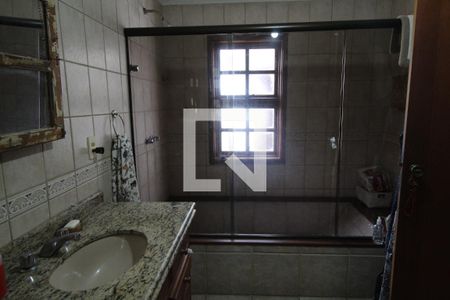 Casa à venda com 493m², 4 quartos e 5 vagasBanheiro da suíte 1 - Segundo andar