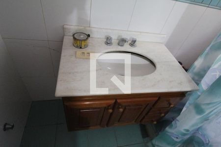 Casa à venda com 493m², 4 quartos e 5 vagasBanheiro da suíte 3 - Segundo andar