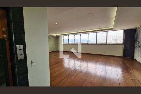 Apartamento à venda com 250m², 4 quartos e 3 vagasSala