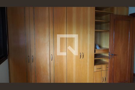 Apartamento à venda com 250m², 4 quartos e 3 vagasQuarto 2