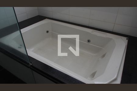 Apartamento à venda com 250m², 4 quartos e 3 vagasBanheiro do Quarto Suíte 2