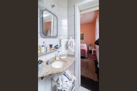 Casa à venda com 240m², 4 quartos e 5 vagasBanheiro - Suíte