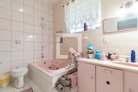 Casa à venda com 240m², 4 quartos e 5 vagasBanheiro Corredor 1