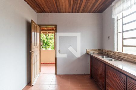 Casa à venda com 240m², 4 quartos e 5 vagasCozinha e Área de Serviço 2