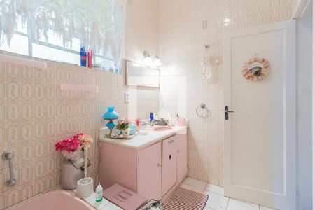 Casa à venda com 240m², 4 quartos e 5 vagasBanheiro Corredor 1