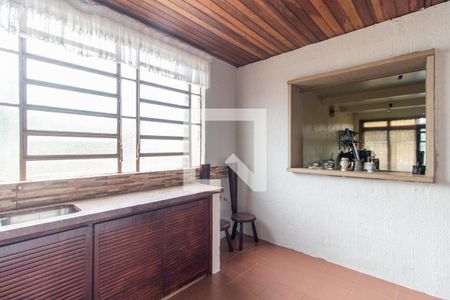 Casa à venda com 240m², 4 quartos e 5 vagasCozinha e Área de Serviço 2