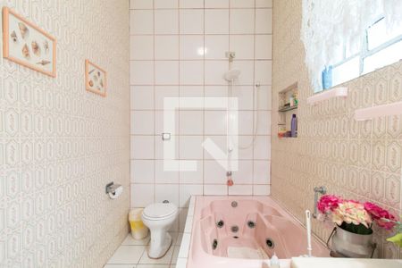 Casa à venda com 240m², 4 quartos e 5 vagasBanheiro Corredor 1