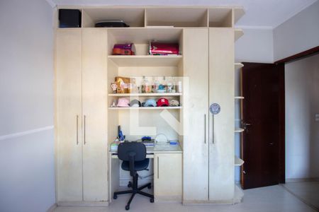 Casa à venda com 200m², 3 quartos e 6 vagasQuarto 1