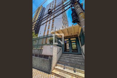 Apartamento à venda com 276m², 5 quartos e 3 vagasFachada e portaria