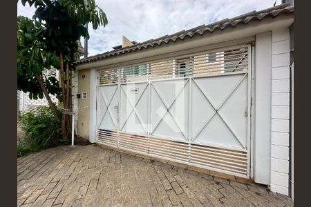 Casa à venda com 190m², 4 quartos e 4 vagasFachada
