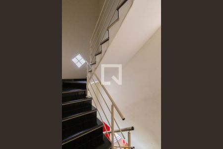 Casa à venda com 190m², 4 quartos e 4 vagasEscada
