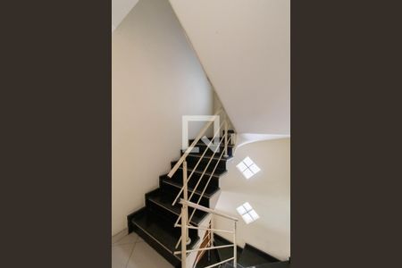 Casa à venda com 190m², 4 quartos e 4 vagasEscada