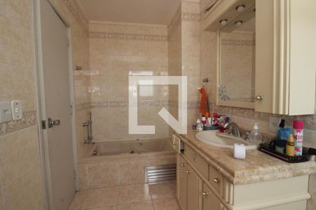 Apartamento à venda com 280m², 4 quartos e 1 vagaBanheiro da Suíte 1