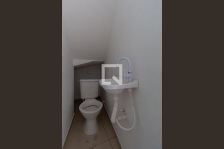 Lavabo de casa de condomínio para alugar com 2 quartos, 100m² em Jardim Maringa, São Paulo