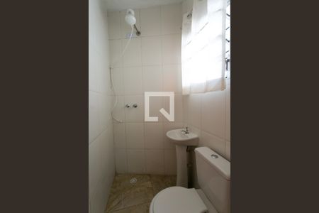 Banheiro de casa para alugar com 1 quarto, 82m² em Jardim Maria Duarte, São Paulo