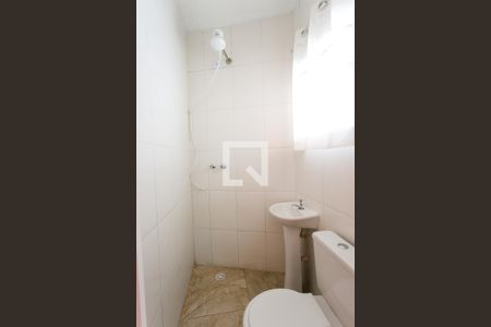 Banheiro de casa para alugar com 1 quarto, 82m² em Jardim Maria Duarte, São Paulo