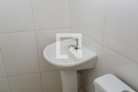 Banheiro de casa para alugar com 1 quarto, 82m² em Jardim Maria Duarte, São Paulo