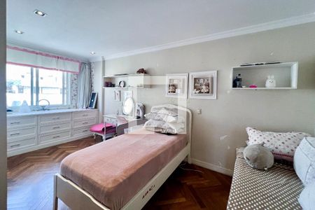 Apartamento à venda com 290m², 4 quartos e 4 vagasSuíte 3