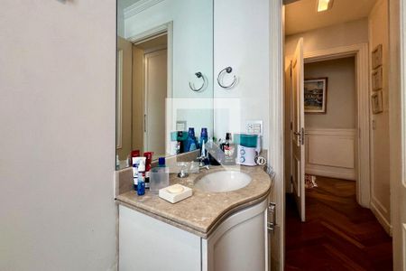 Apartamento à venda com 290m², 4 quartos e 4 vagasBanheiro da Suíte 1