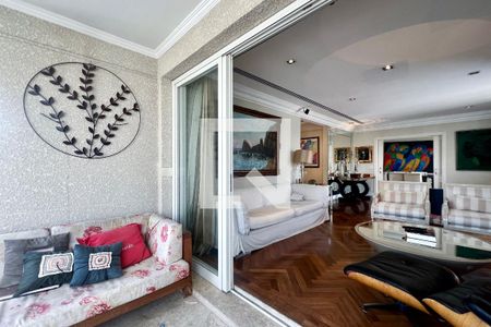 Apartamento à venda com 290m², 4 quartos e 4 vagasVaranda