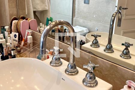 Apartamento à venda com 290m², 4 quartos e 4 vagasBanheiro da Suíte 4