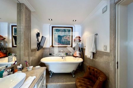 Apartamento à venda com 290m², 4 quartos e 4 vagasBanheiro da Suíte 4