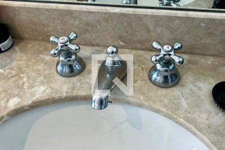 Apartamento à venda com 290m², 4 quartos e 4 vagasBanheiro da Suíte 1