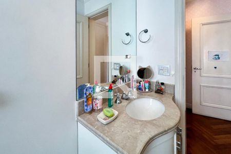 Apartamento à venda com 290m², 4 quartos e 4 vagasBanheiro da Suíte 2