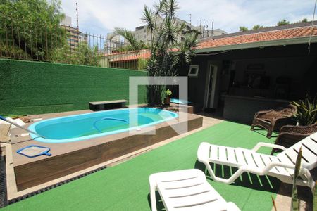 Casa à venda com 200m², 3 quartos e 3 vagasPiscina