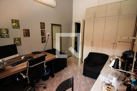 Casa à venda com 200m², 3 quartos e 3 vagasEscritório