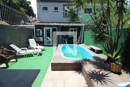 Casa à venda com 200m², 3 quartos e 3 vagasPiscina