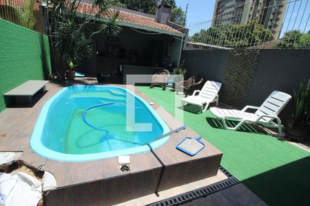 Casa à venda com 200m², 3 quartos e 3 vagasPiscina