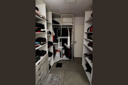 Casa à venda com 200m², 3 quartos e 3 vagasCloset da suíte 1