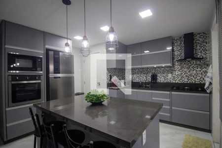 Apartamento para alugar com 220m², 3 quartos e 3 vagas Apartamento para alugar com 220m², 3 quartos e 3 vagasCozinha e Área de Serviço