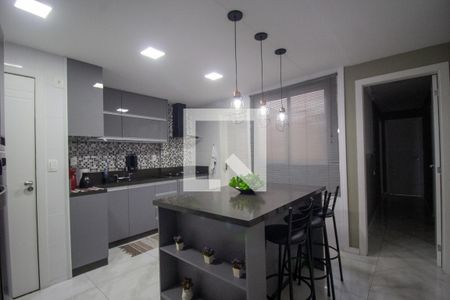 Apartamento para alugar com 220m², 3 quartos e 3 vagas Apartamento para alugar com 220m², 3 quartos e 3 vagasCozinha e Área de Serviço