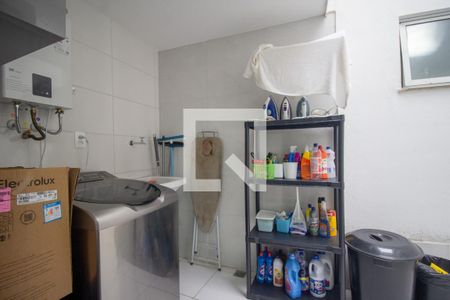 Apartamento para alugar com 220m², 3 quartos e 3 vagas Apartamento para alugar com 220m², 3 quartos e 3 vagasCozinha e Área de Serviço