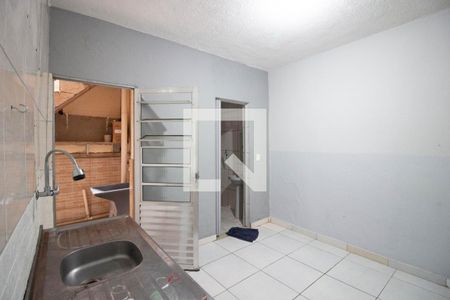 Cozinha de casa para alugar com 1 quarto, 35m² em Conjunto Habitacional A. E. Carvalho, São Paulo
